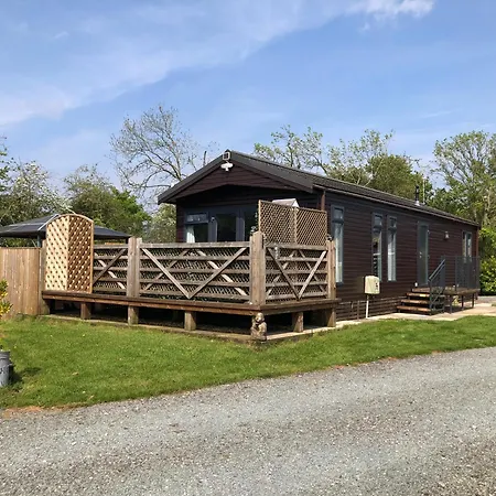 Spacious Lodge With Hot Tub Upton  Exterior photo