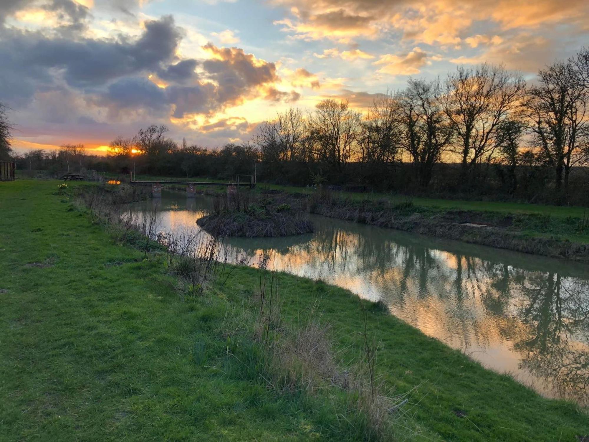 Spacious With Hot Tub * Upton (Lincolnshire)