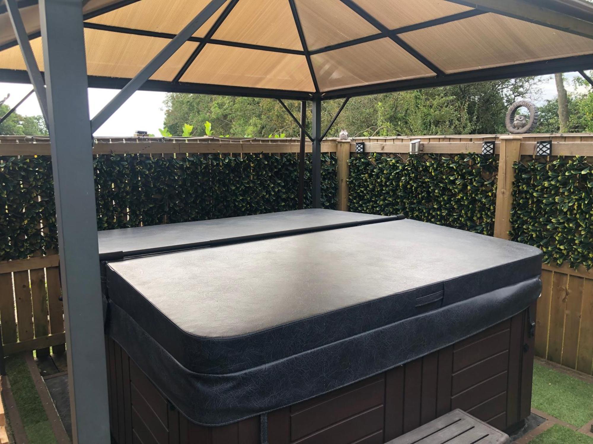 Spacious With Hot Tub Upton (Lincolnshire)