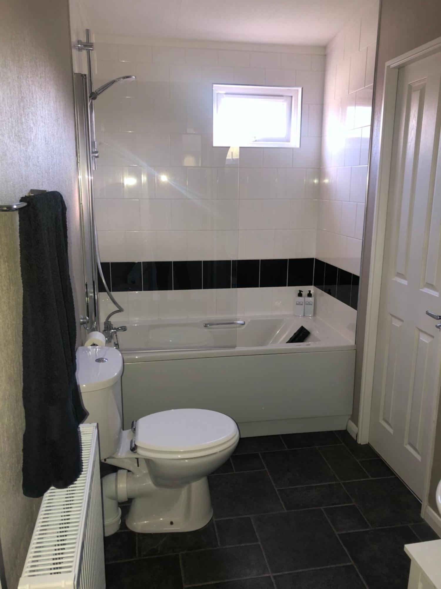 Spacious With Hot Tub