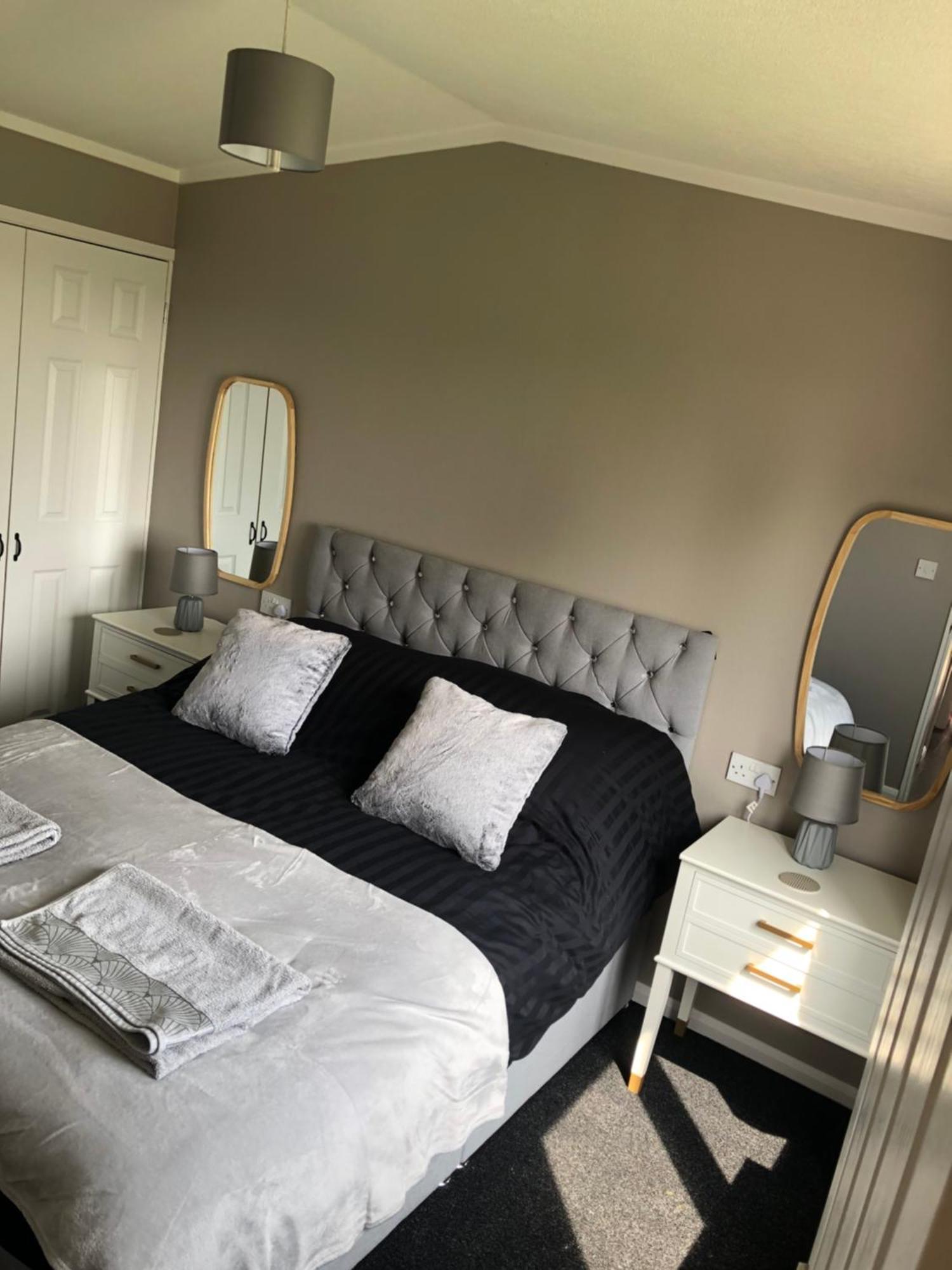Spacious With Hot Tub Holiday home Upton (Lincolnshire)