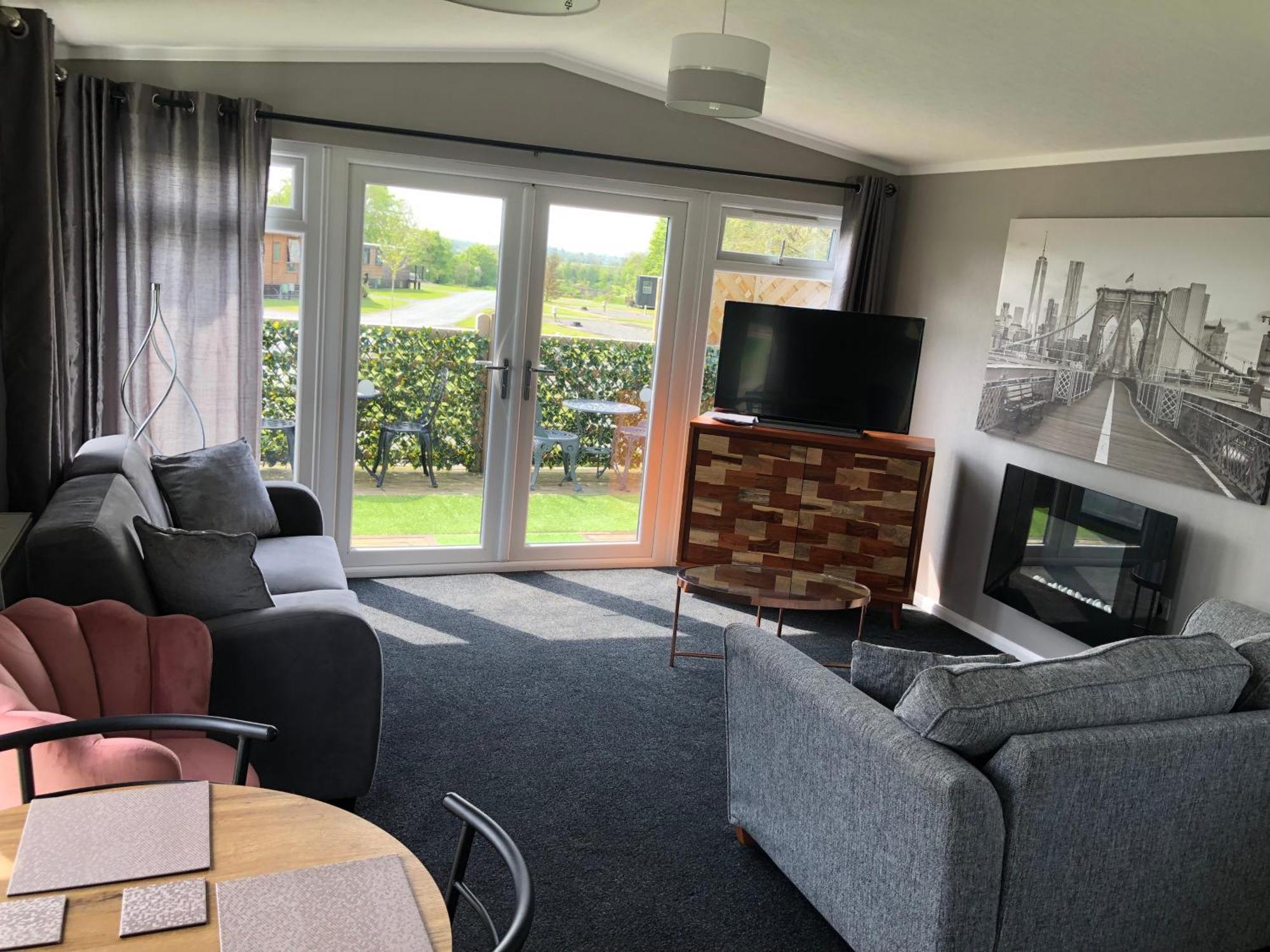Spacious With Hot Tub Holiday home *