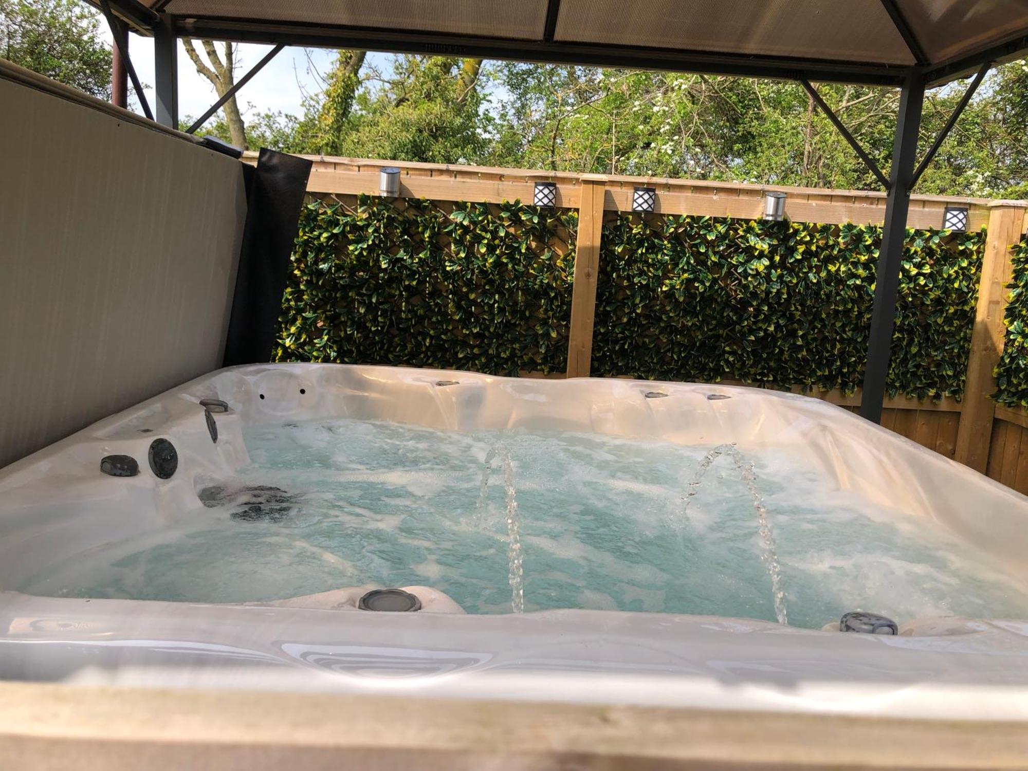 Spacious With Hot Tub Upton (Lincolnshire)