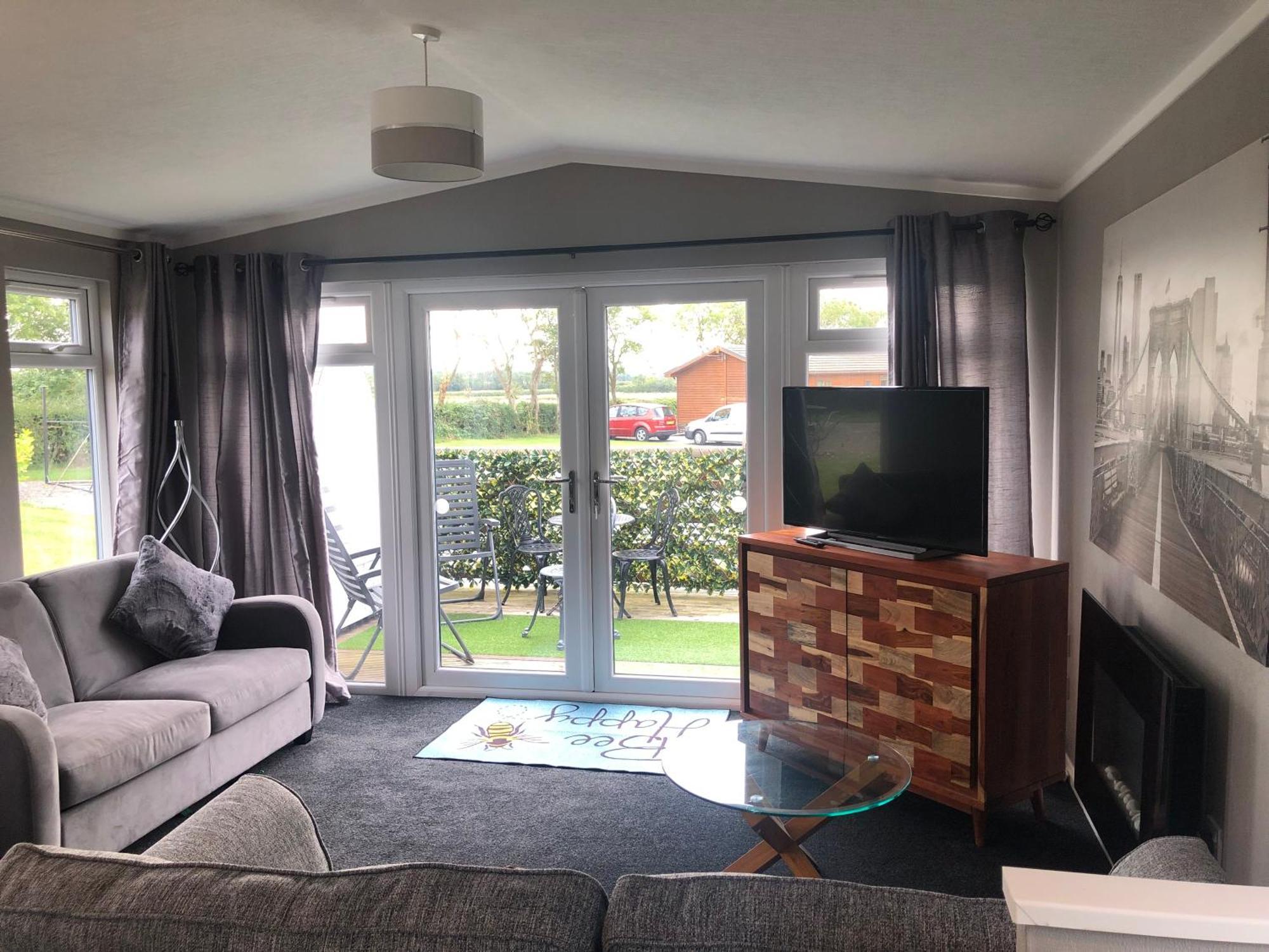 Spacious With Hot Tub Holiday home